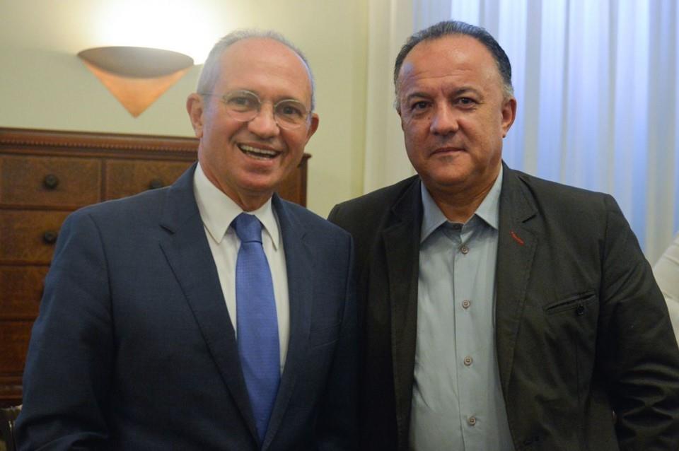 O governador do Espírito Santo, Paulo Hartung, com Paulo Renato, o novo secretário de Turismo do Estado