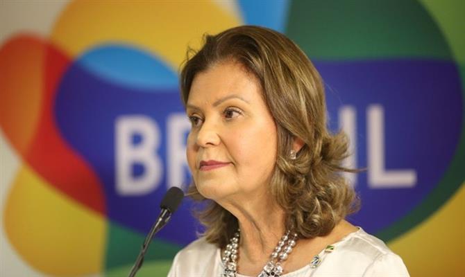 Teté Bezerra, antes integrante do Ministério do Turismo, é empossada oficialmente como presidente da Embratur