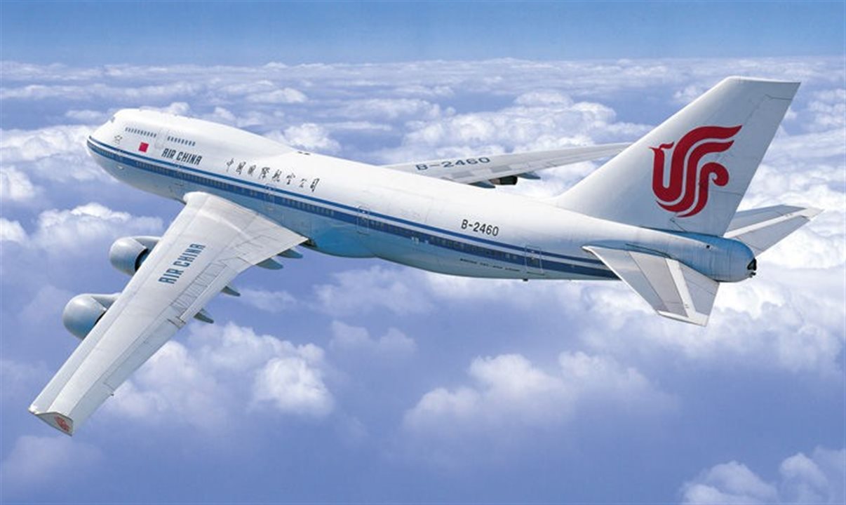 Além do aumento na oferta de assentos, a frequência adicional traz uma mudança estratégica nos horários, visando otimizar as conexões no Aeroporto Adolfo Suárez