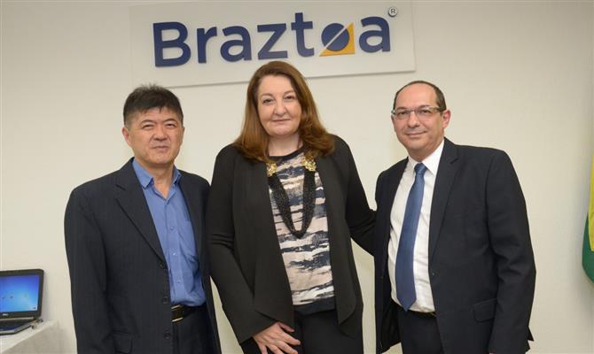 Diretor Executivo da Abav, Gervásio Tanabe, e a presidente da Brazoa, Magda Nassar, participaram do evento do MTur