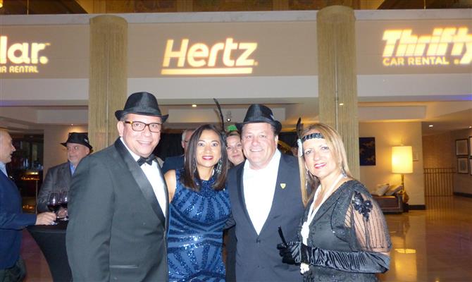 Hertz elegantemente representada por Juan Carlos Ballesteros, Margarita Castaneda, Bob Stuart e Lourdes Vera