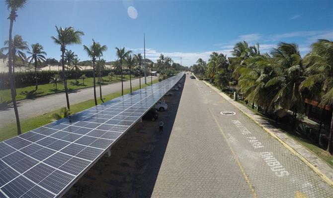 Painéis solares visam economia de energia do empreendimento