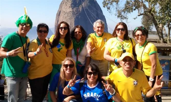 A presidente da ABAV-RJ, Cristina Fritsch, reuniu sua equipe para assistir ao jogo no Pão de Açucar, no Rio de Janeiro