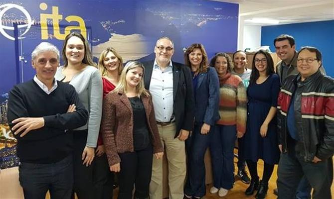 Equipe ITA Seguro Viagem em São Paulo, com  Agnaldo Abrahão, CEO da empresa, ao centro