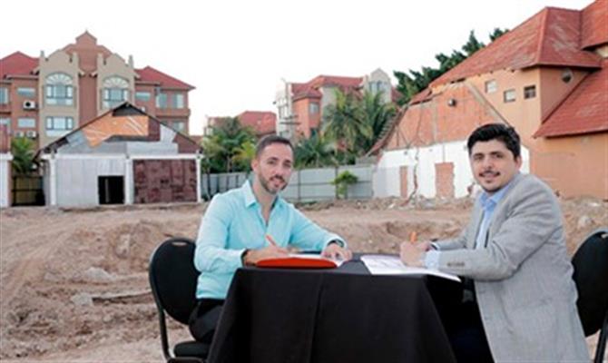 O investidor Jorge Baldivieso e Juan Paredes, gerente de Novos Negócios da Accor