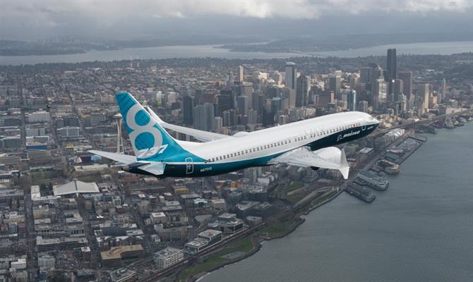 Proibições acontecem após dois acidentes com o Boeing 737 Max 8 em cinco meses; Reino Unido, França e Aerolíneas Argentinas suspendem operações