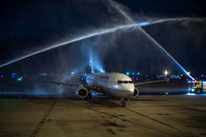 Boeing 737-800 da Copa Airlines é batizado após pouso em Fortaleza