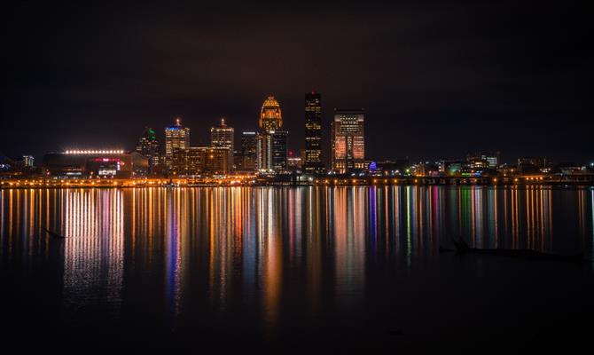 Louisville (foto) é a cidade mais populosa de Kentucky