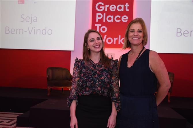 Carla Costa, líder do programa de Certificação do Great Place to Work, com Adriana Navarro, diretora de Eventos do Hotéis de Luxo Brasil