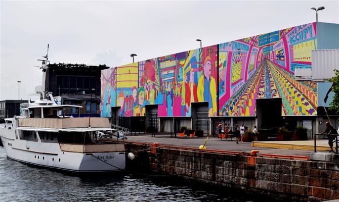 As cores também marcam presença nos murais de Oslo