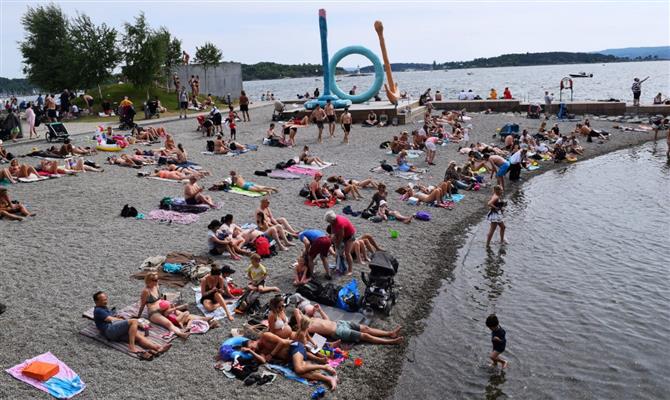O Sorenge Seawater Pool, onde turistas aproveitam para se banhar no quente verão europeu
