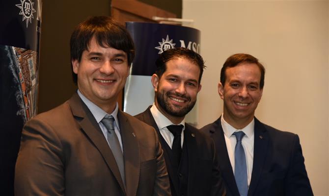 Diretor comercial e de Receitas da MSC Cruzeiros, Ignacio Palacios, com o gerente comercial, Bruno Cordaro, e o diretor geral no Brasil, Adrian Ursilli