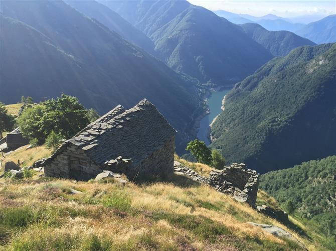 Vila fica no sul da Suíça, e aposta no Turismo de natureza para atrair visitantes