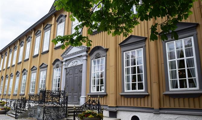 A arquitetura de Trondheim chama a atenção de seus visitantes