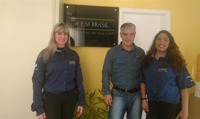 Silvana Ramos, Evandro Gemelgo e Daniela Botelho compõem a atual equipe da Wem Brasil