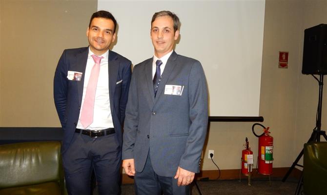 Juan Sarmiento, da Alta, e Jefferson Simões, da Iata, palestraram sobre fraudes em evento nesta segunda (13)