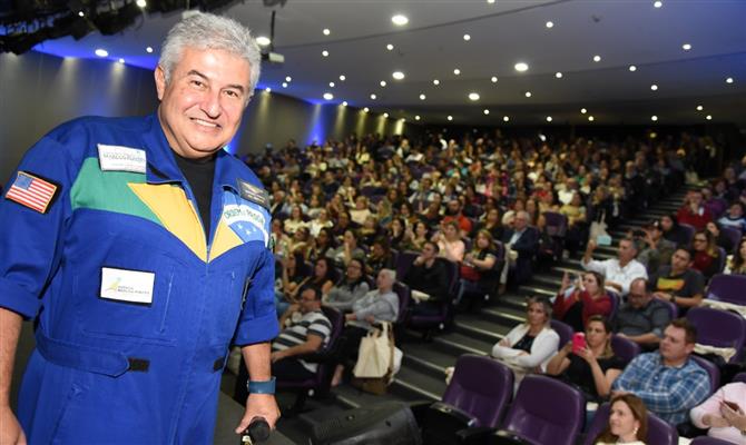 Marcos Pontes, primeiro astronauta brasileiro, palestrou para 400 agentes em São Paulo