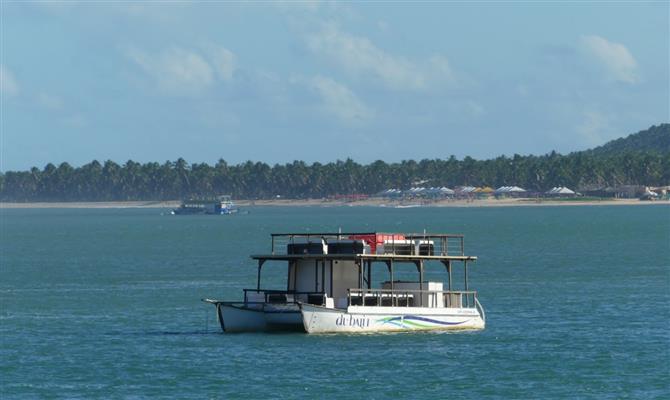 O condo-hotel fica localizado na Barra de São Miguel, Alagoas
