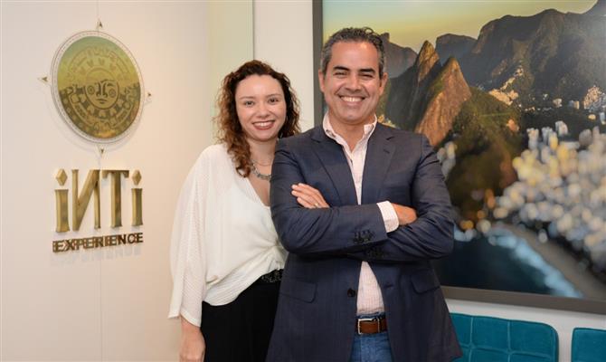 Solange Pukaro, ex-Teresa Perez e Selections, com Junio Oliveira, ambos da Inti Experience, que é agência de viagens e agora se tornou cooperadora