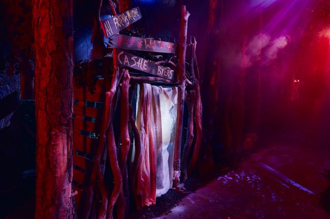 Halloween Horror Nights revela primeira imagem do labirinto “Stranger  Things”