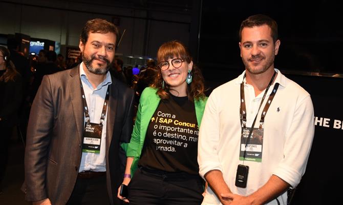 Alexandre Oliveira (HRS), Juliana Wallauer (podcaster) e Philip Chaves (Uber) 
