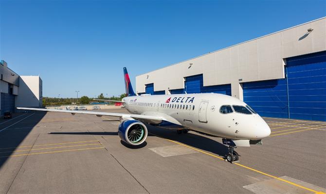 Primeiro A220 dos Estados Unidos recebe roupagem da Delta
