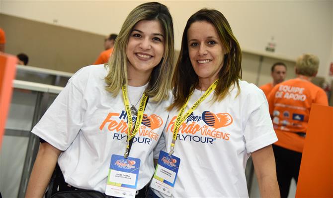 Luana Cabral e Lia Rebernisek representam a Viagenspromo.com nas vendas durante o Hiper Feirão