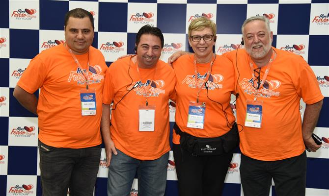 Daniel Firmino, Marcelo Paolillo e Barbara Picolo, diretores de Produtos da Flytour MMT, com Michael Barkoczy, presidente da operadora
