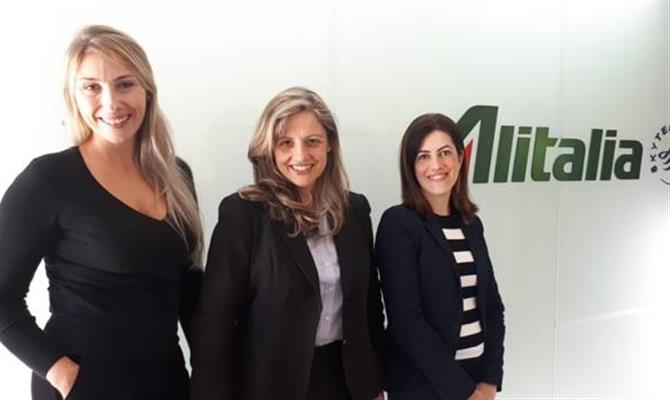 Carolina Migliore, Sheila Fontana e Camila Souza, recém-chegadas da companhia aérea