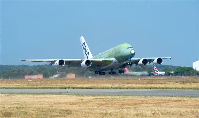 Primeiro A380 da Ana decola de Toulouse
