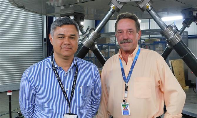 José Rodríguez (Operações de Voo) e Philip Commodario (Gerente de Programas de Treinamento), da Copa Airlines, no Centro de Capacitação Clayton