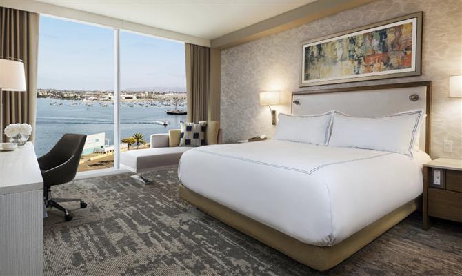 Os quartos oferecem vista para a baía de San Diego
