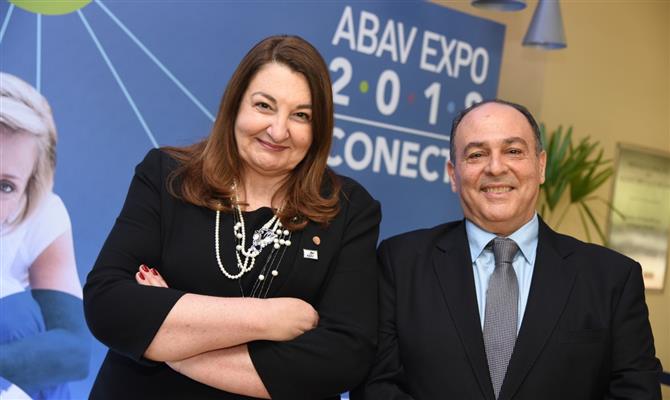 Presidente da Braztoa, Magda Nassar, com o presidente da Abav, Geraldo Rocha