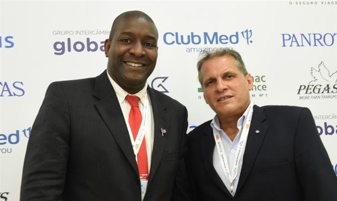 Raúl González (Consulado de Cuba) e Mariano Fernandéz Arias (Turismo de Cuba)