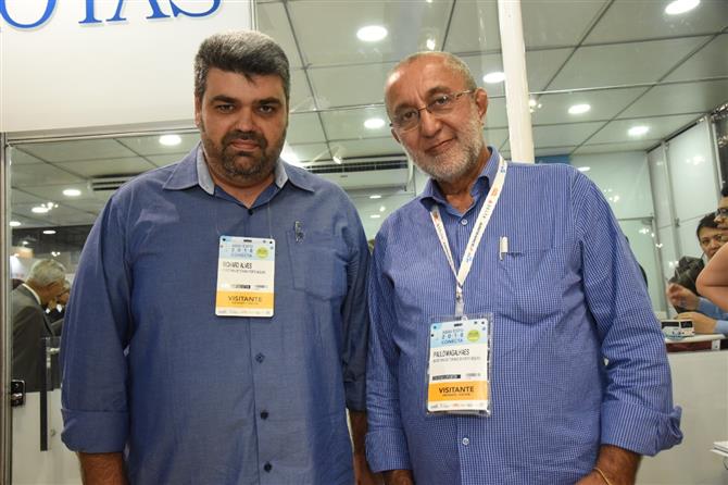 Richard Alves e Paulo Magalhães, da secretaria de Turismo de Porto Seguro (BA)