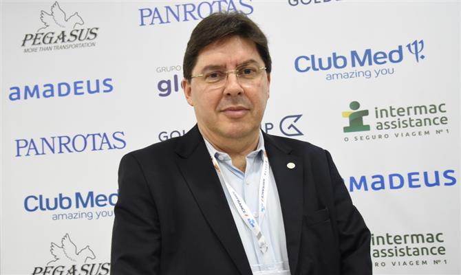 Sérgio Souza, diretor comercial do Casa Grande, no estande PANROTAS