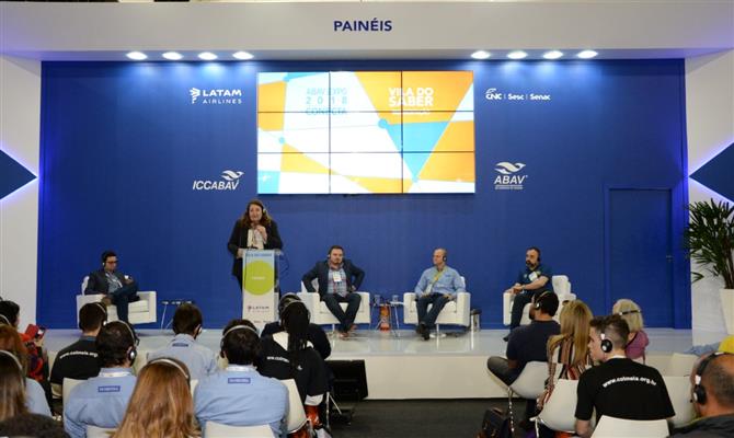 Palestra contou com Benício Oliveira e Magda Nassar, da Braztoa, Maurício Martins, da Globonews, José Guilherme, da PANROTAS, e Anderson Masetto