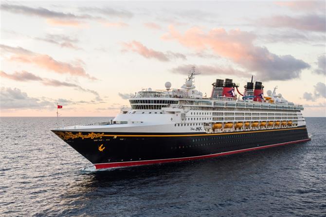 A Disney Cruise Line, por exemplo, cancelou todas as partidas até 28 de fevereiro