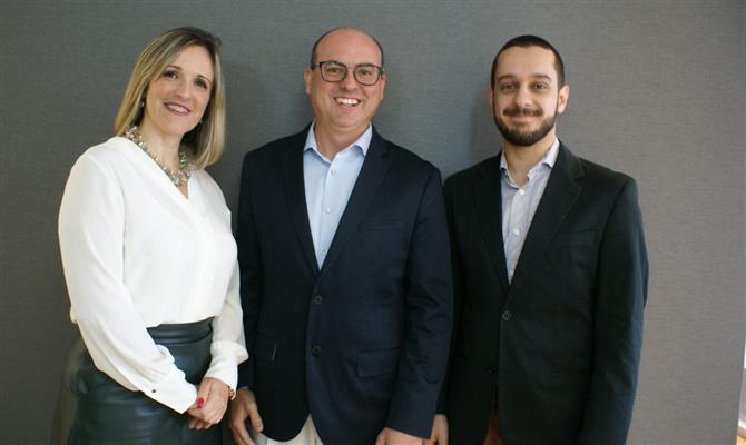 Fabio Mader, ao centro, recebe Lucimar Reis e Luiz Gustavo, os novos reforços da CVC Corp