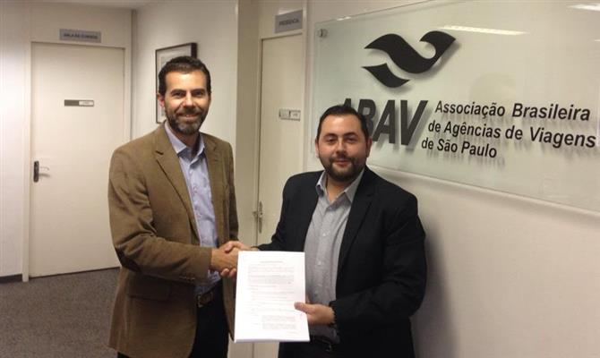Leandro Begoti  gerente executivo da Abav-SP e Fabio Monteiro, gerente de negócios da Ticket