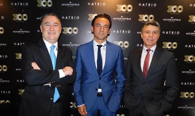 Olivier Hick e Patrick Mendes, da Accor Hotels, com Beto Caputo, da Átrio Hotel Management