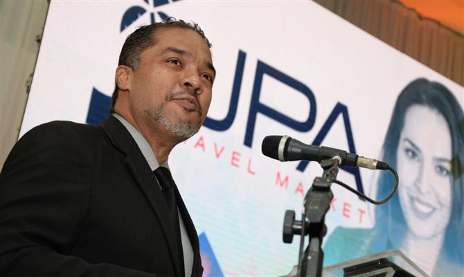 Cláudio Júnior, diretor da JPA Travel Market, foi o primeiro a discursar no evento