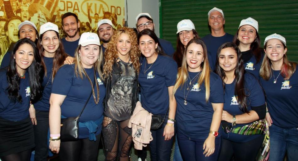 Agentes de viagens conhecem a cantora Shakira durante turnê em São Paulo, a convite da Costa Cruzeiros