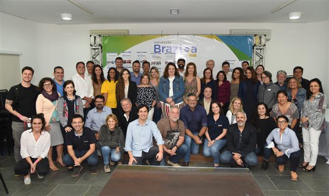 Associados e equipe da Braztoa com jurados do Prêmio Sustentabilidade durante o evento