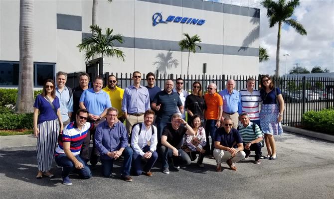 Os executivos da Gol, liderados por Paulo Kakinoff, visitam o Centro de Treinamento da Boeing