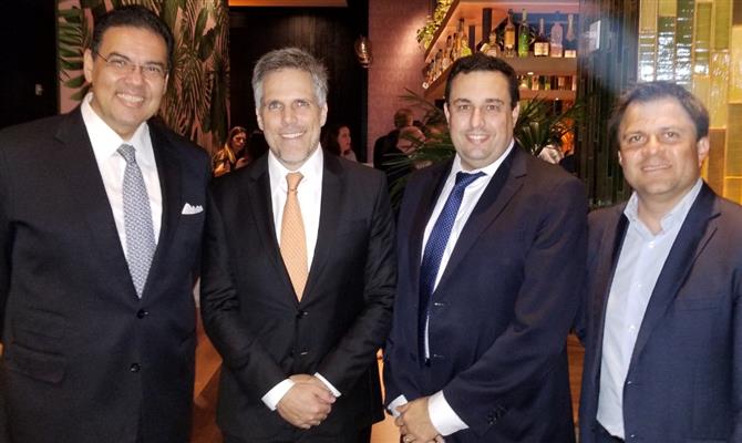 O cônsul do Brasil em Miami, João Mendes Pereira, Paulo Kakinoff, Aguinaldo Barbieri, do Banco do Brasil Americas, e Randall Aguero, da Gol