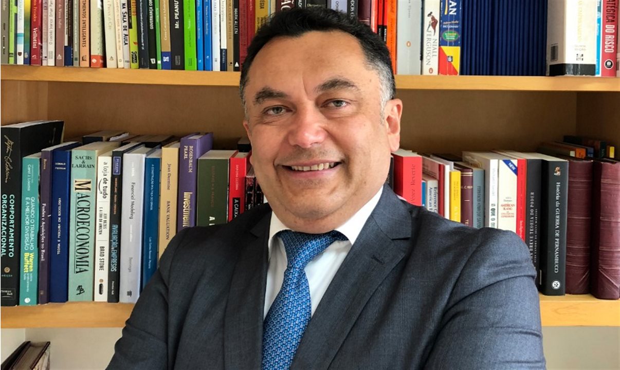 Cláudio Gonçalves dos Santos, economista e mestre em administração financeira e contabilidade