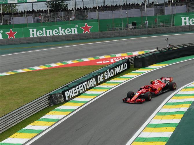 DENTRO DO CAMAROTE PADDOCK CLUB EM INTERLAGOS PARA O GP DO BRASIL