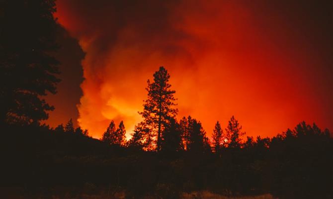 O fogo atingiu cerca de 970 hectares nos condados de Nevada e Placer