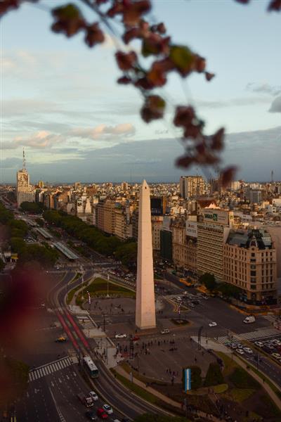 Obelisco é um marco central na capital argentina